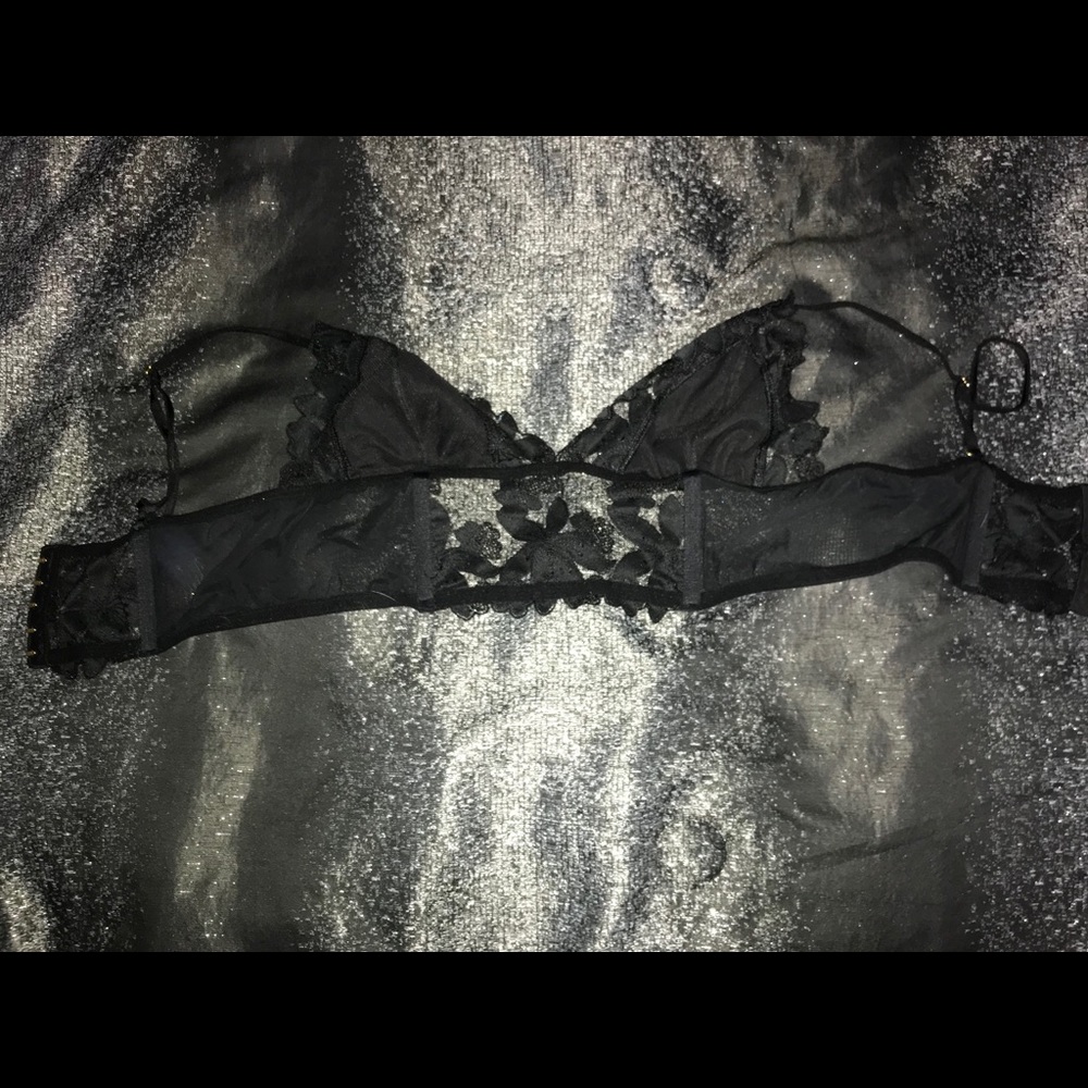 Black lacy bralette